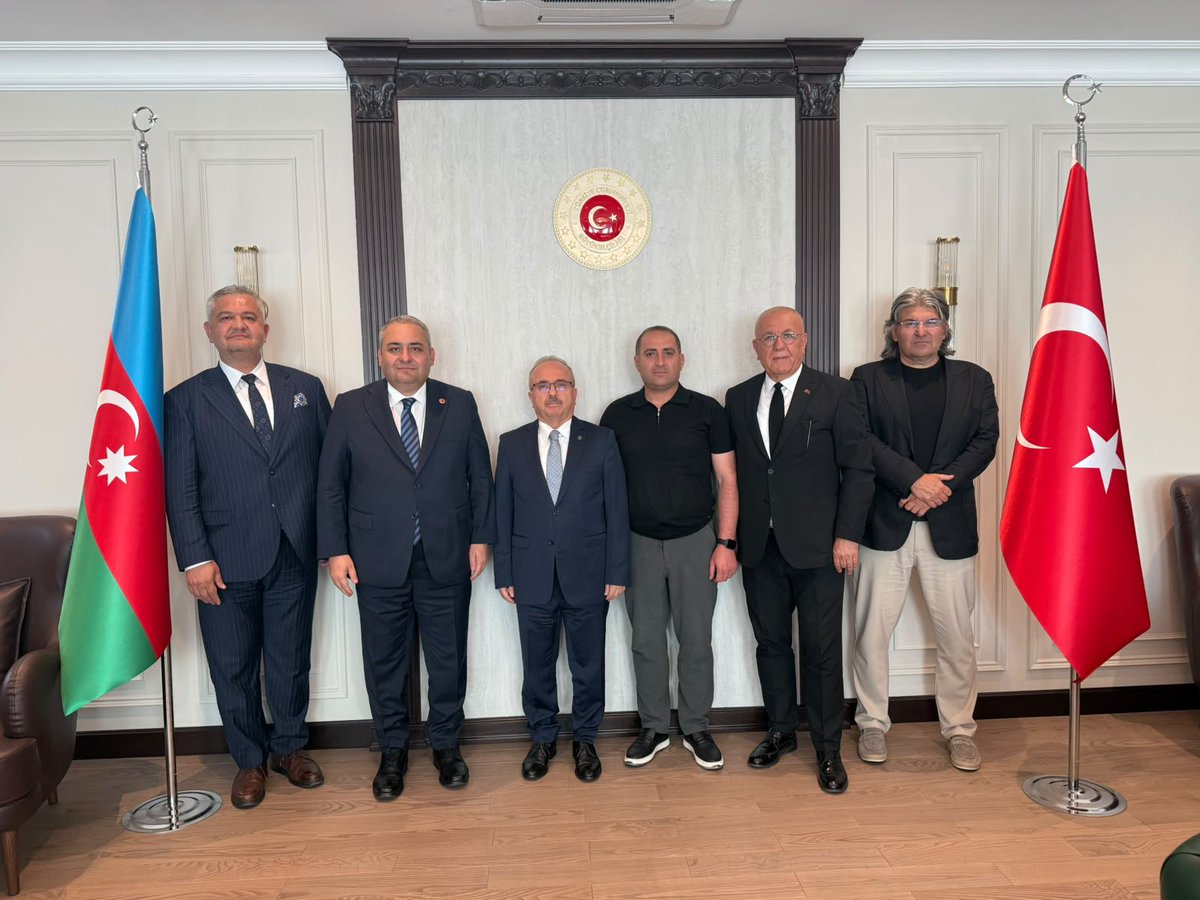 OzarslanMesut's tweet photo. Can Azerbaycan’ımızda “İki Devlet, Bir Millet” olmanın onur ve gururunu yaşıyoruz.

Ziyaret programımızın ilkini, kıymetli Azerbaycan Türk Büyükelçimiz Sn. Prof. Dr. @Birol_Akgun Beyefendi’ye yaparak Nuri Paşa’yı ve şehitlerimizi rahmet ve minnetle yad ettik.

@TC_BakuBE https://t.co/7EkBcHrn7r