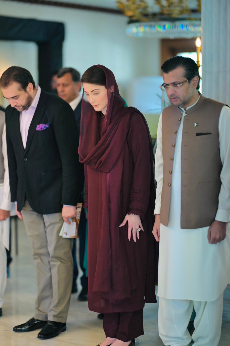 pmln_org's tweet photo. Chief Minister Maryam Nawaz Sharif conducted the computerized balloting for the "Apna Khet, Apna Rozgar" Scheme.

Under the Apna Khet, Apna Rozgar Scheme, 30,000 landless families in Punjab have been allocated a total of 121,000 acres of cultivable land for 20 years. https://t.co/KMrYcztGVf