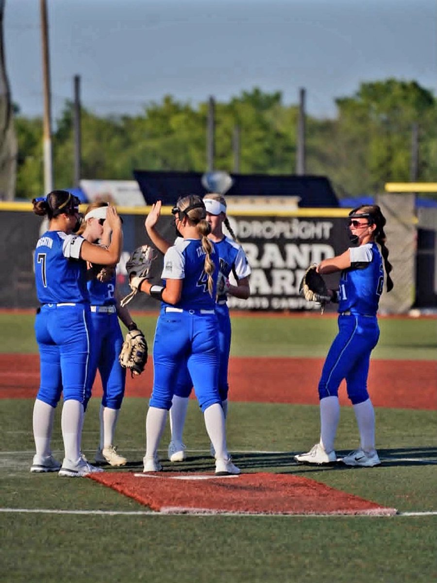 averi_tabor's tweet photo. Had a good weekend Competing in the @d1fastpitch1 Great Lakes Firecracker tournament. We battled with two 1 run losses and two ties. One went 9 innings but didn't fall our way. 
Here a few hits and one of my strikeouts in the circle. https://t.co/MrmRkOKHJ7