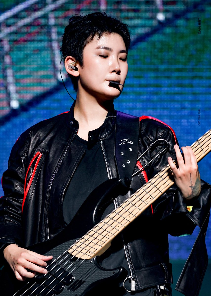 leenyolife's tweet photo. 260705 팔레트페스티벌

𝓼𝓮𝔁𝔂 𝓑𝓪𝓼𝓼𝓲𝓼𝓽...🔞

#더픽스 #황현조 #THEFIX https://t.co/HeKJH3pwpa