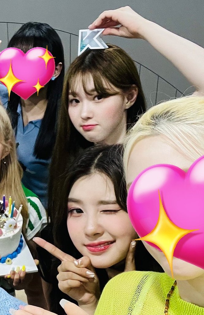 zinebAmira11's tweet photo. #Kep1er #케플러 #김채현 #김다연 #채다즈 #CHAEHYUN #DAYEON
#CHAEDA
🐯🐿️🖤🖤
chaeda
chaeda ships forever then 🥺
KCON LA 2022 https://t.co/30ONrYuARc
