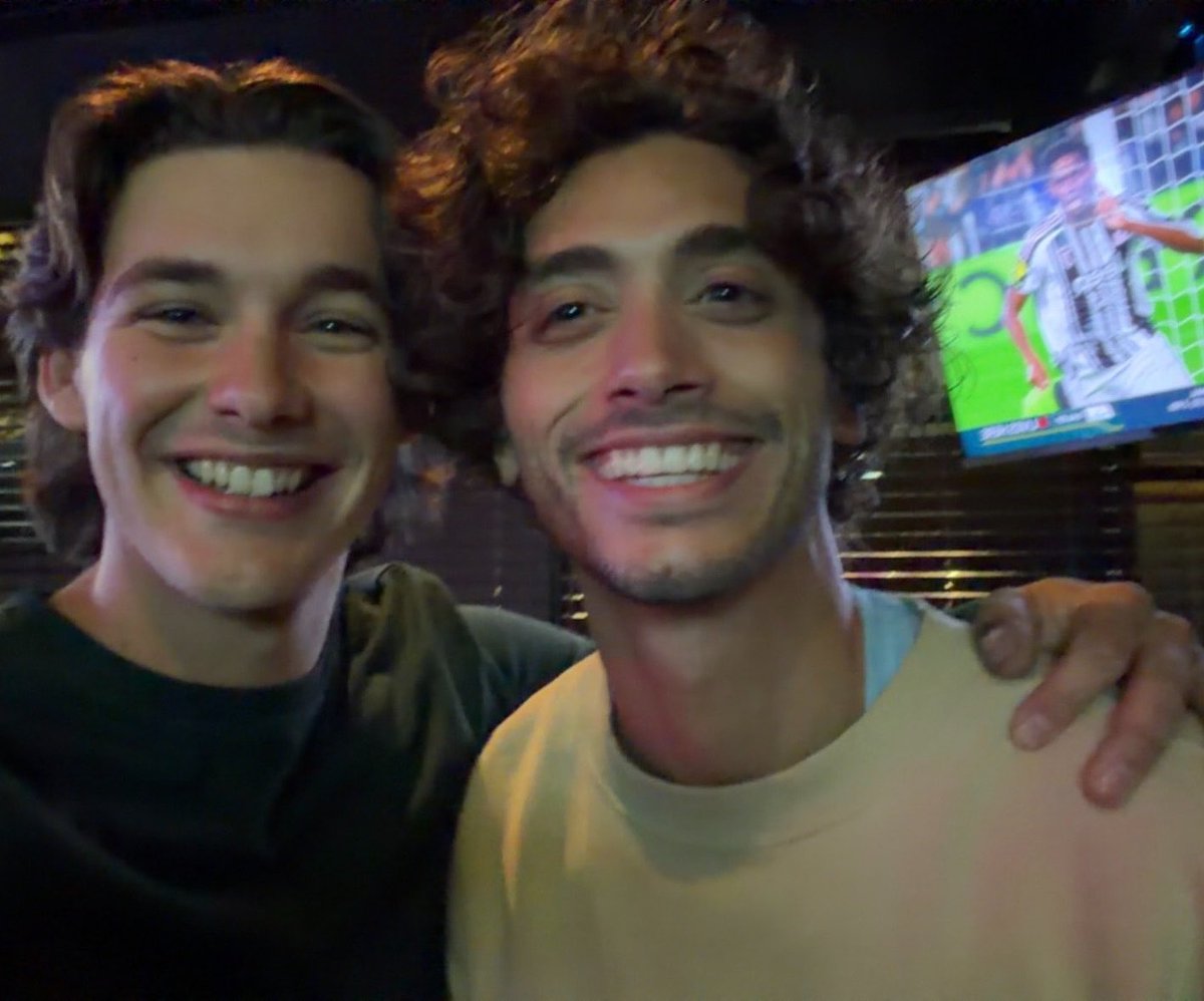 offcampusbra's tweet photo. 📸| LINDOS! Dylan Kingwell e Antonio Cipriano em nova foto. 

— dylan.kingwell via Instagram. https://t.co/NyLAcbMpA0