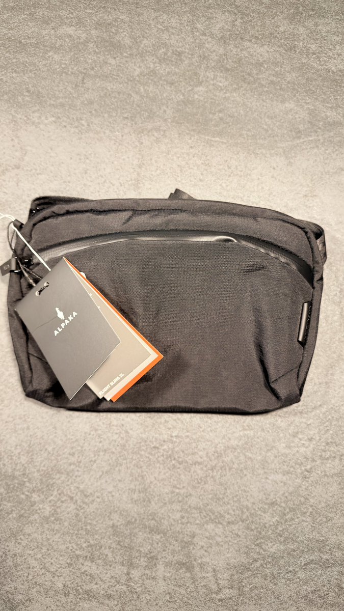 geragera0821's tweet photo. スリングバック　備忘録　vol 1

アルパカ　フライトスリング　2L  ¥9350

スリングやショルダーをここに更新🆙

手軽に子供たちと出かける時に使えるものを探してて、コスパもよく質感も高い

キーリーシュは個人的には使えそうなんだけど根本が縫い付けされてるのが残念、、、

#アルパカ
#alpaka https://t.co/eeXNLX8PBV