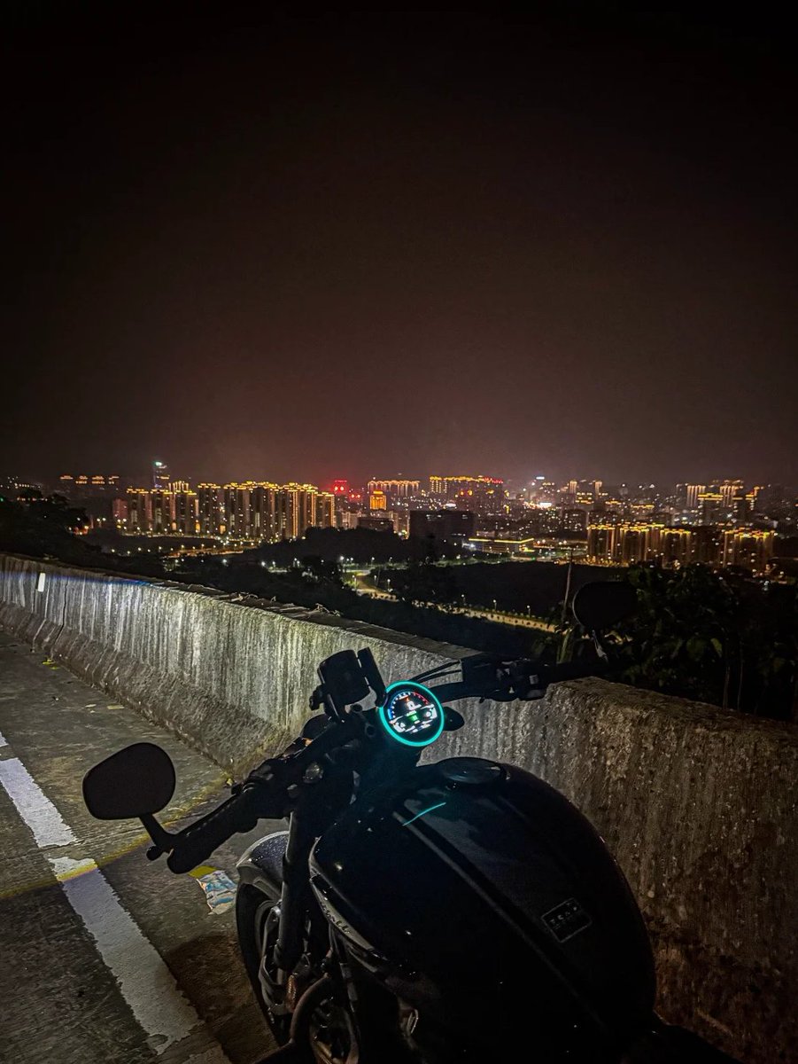pouleei's tweet photo. 夜景を見に来てください https://t.co/0l8FMpuKnU