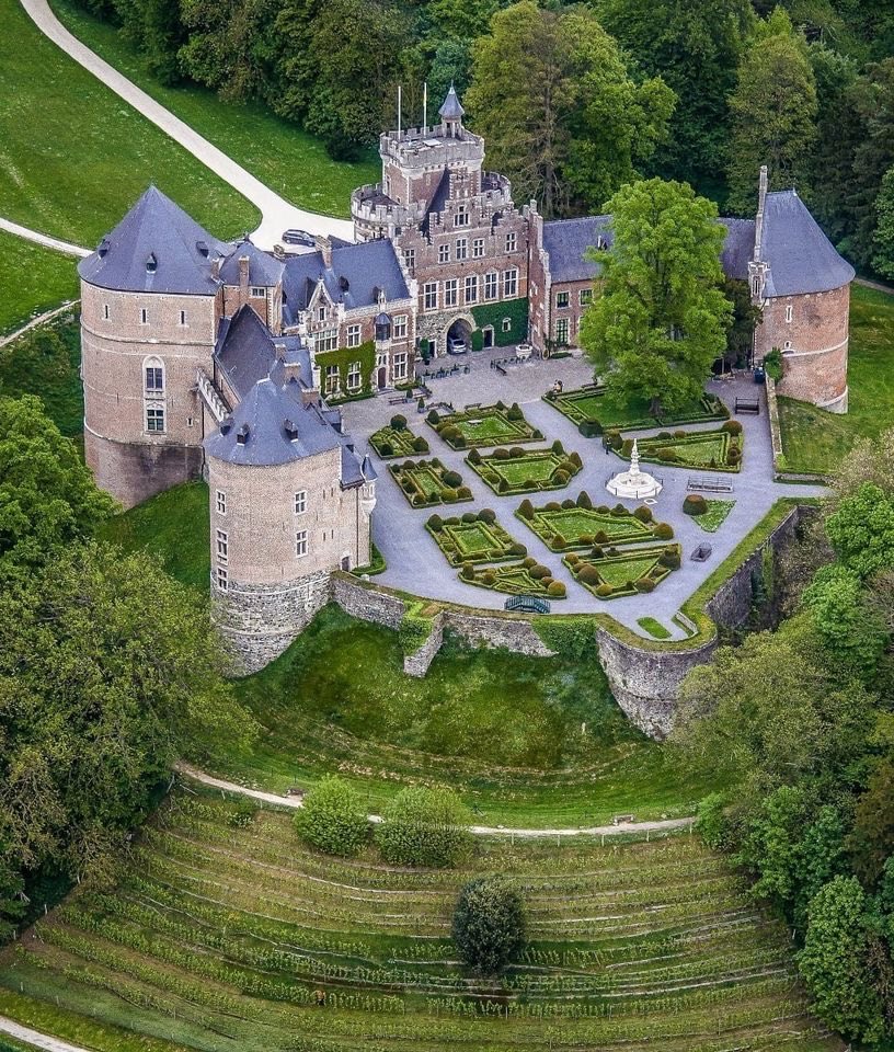 Earth38102's tweet photo. Gaasbeek Castle, Belgium 🇧🇪 https://t.co/vWVFH4B1k5