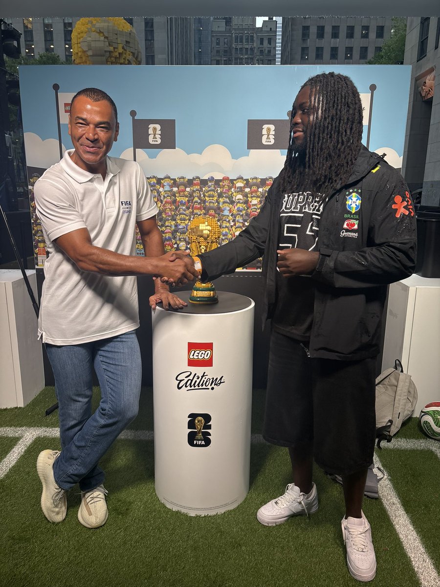 cb2milli's tweet photo. Honoured to have interviewed the legend @officialcafu for @LEGO_Group we spoke about the Selecao, Neymar and just how much of an inspiration that iconic 2002 squad was. Moments like this remind me why this little snot nose kid that fell in love with the sport in the first place. https://t.co/iTyck594Vi