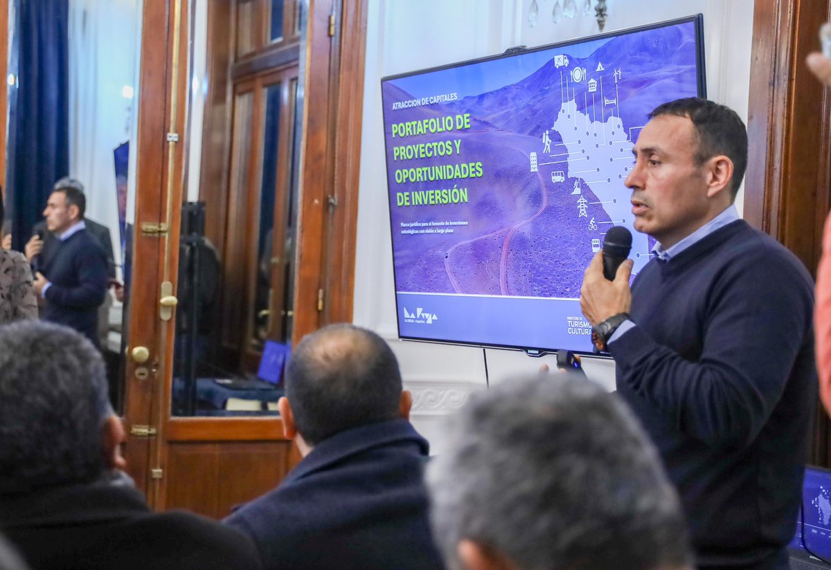 QuintelaRicardo's tweet photo. Más turismo significa más trabajo genuino y nuevas oportunidades para las riojanas y los riojanos.

Por eso presentamos a la Legislatura la Ley de Promoción a las Inversiones Turísticas, una herramienta para seguir fortaleciendo al turismo como uno de los grandes motores del desarrollo de nuestra provincia.

Vamos a acompañar a todos, desde el pequeño artesano y las pymes gastronómicas hasta los grandes proyectos hoteleros y la infraestructura que necesita La Rioja para seguir creciendo. Lo haremos con las mejores exenciones fiscales del país, créditos accesibles a través de Banco Rioja y un Estado, que acompañe y brinde previsibilidad a quienes decidan invertir.