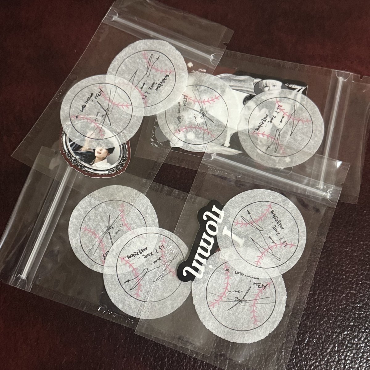 mrsnajaemine's tweet photo. nanti claim lewat gform ya kalian tinggal isi username aja besok aku share jam 19.00 (aku pilih 50 slot yah) gamau lewat link shopee biar yg dpt YNNA 😝

nanti aku packing kayak gini, ada yg aku selipin sticker freebies juga pokoknya random (yg gak keberatan buat co packing & admin di set 5k 🫶🏻)