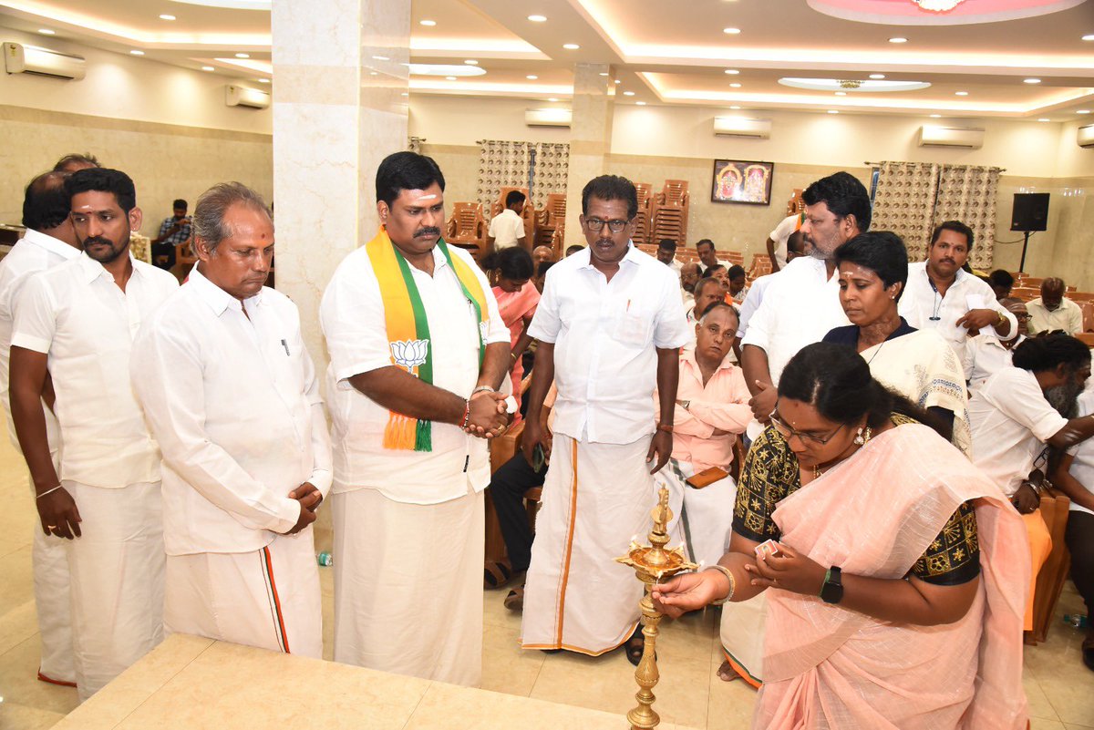 ssundarraman's tweet photo. Delivered a speech on life history of Dr Shyama Prasad Mukherjee in Kumbakonam along with Past District President and Senior karyakarta Shri Kannan Avargal.

Program was coordinated by Shri Raja Manikandan, State Secretary of Retd Govt Employees Cell.

Also present Shri Sathish, Past District President, Shri Annamalai, Past District President, Cells and Morcha Heads, District General Secretaries and other senior karyakartas.