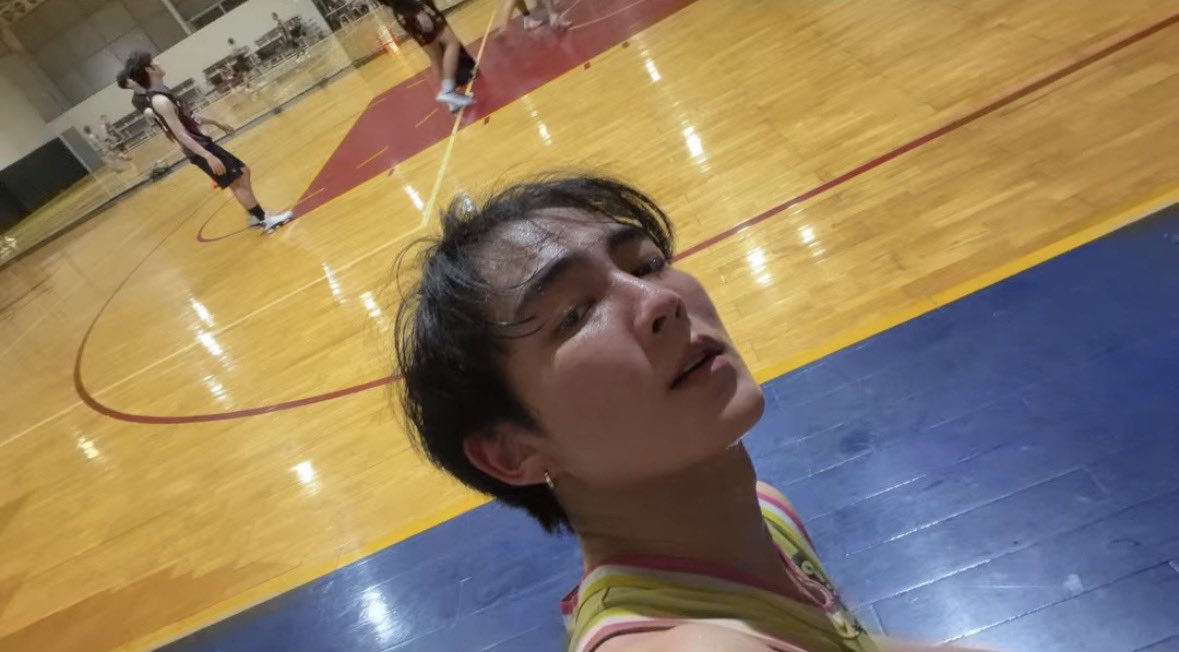 i2umeffyz's tweet photo. ตุวแดงมากลูกเอ้ย มะเขือเทศกม ๆ  ผมเริ่มยาวแล้วอ่าจิสุดหล่อ เริ่มมัดจุกเล่นกีฬาแย้วว🍅♥️ https://t.co/tviACtTSE5