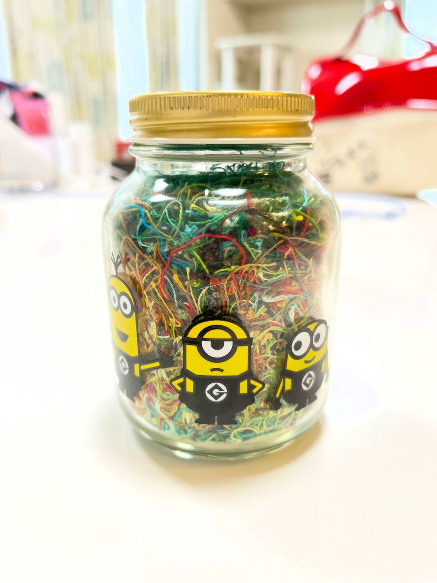 kurastitch's tweet photo. お道具ネタ。
ステッチ中に出た糸くずを入れるビンのことを"ORT  jar"と呼ぶようです。
今回の作品は色数が多いせいか前回よりパンパン。これ、かせにすると何本分くらいになるんだろう。

#クロスステッチ #crossstitch #刺繍道具 #ORTjar https://t.co/hYB2nn7DJr