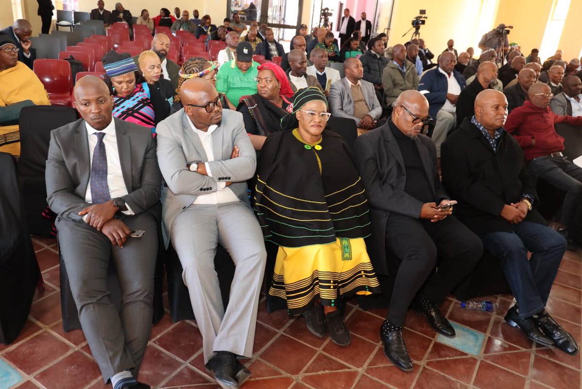 MYANC's tweet photo. ANC President Cde Cyril Ramaphosa met with traditional leaders at Qamata Great Place in Cofimvaba as part of his programme ahead of the Chris Hani Regional Volunteers Launch.

During the engagement, the President reaffirmed the ANC’s commitment to strengthening traditional leadership and restoring its rightful place with dignity, respect and constitutional recognition.

#ANCInEasternCape