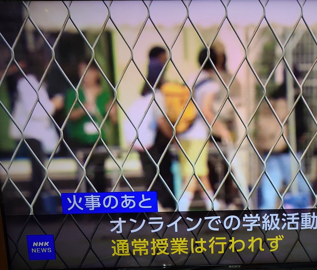 aokinobue's tweet photo. 今日から ＃滝野川第三小学校 の児童の分散登校が開始。朝学校付近に立ち登校の見守りをしました。子どもたちの姿と挨拶の声が胸に。
今後子どもたちにとって、最善の場所で学校教育が再開されること、心理的ケア等が十分受けられることを願い、活動を続けていきます。 https://t.co/IScfCaGpSR