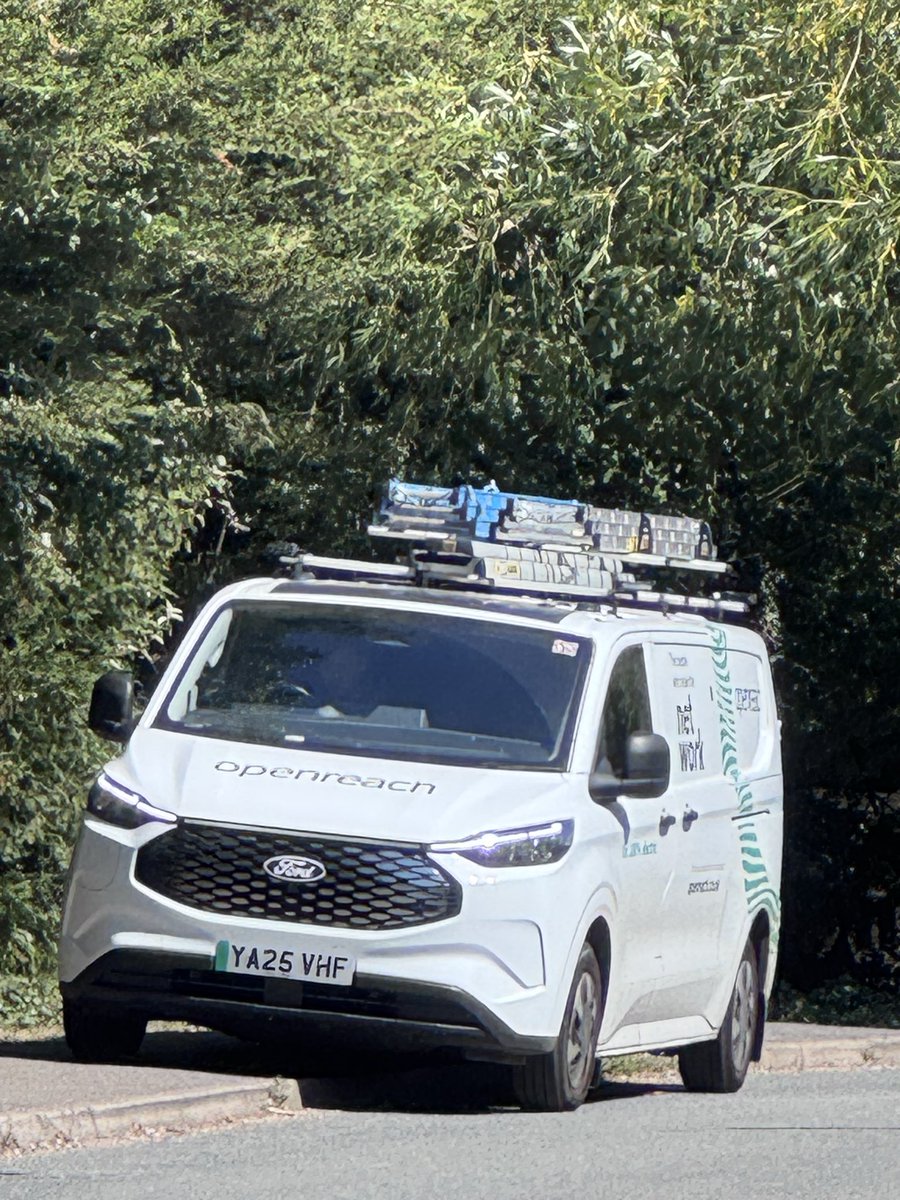 thedevilatplay's tweet photo. @WeAreOpenreach what’s wrong with the road ? Or the two car parks ? https://t.co/gJqo1BHlTn