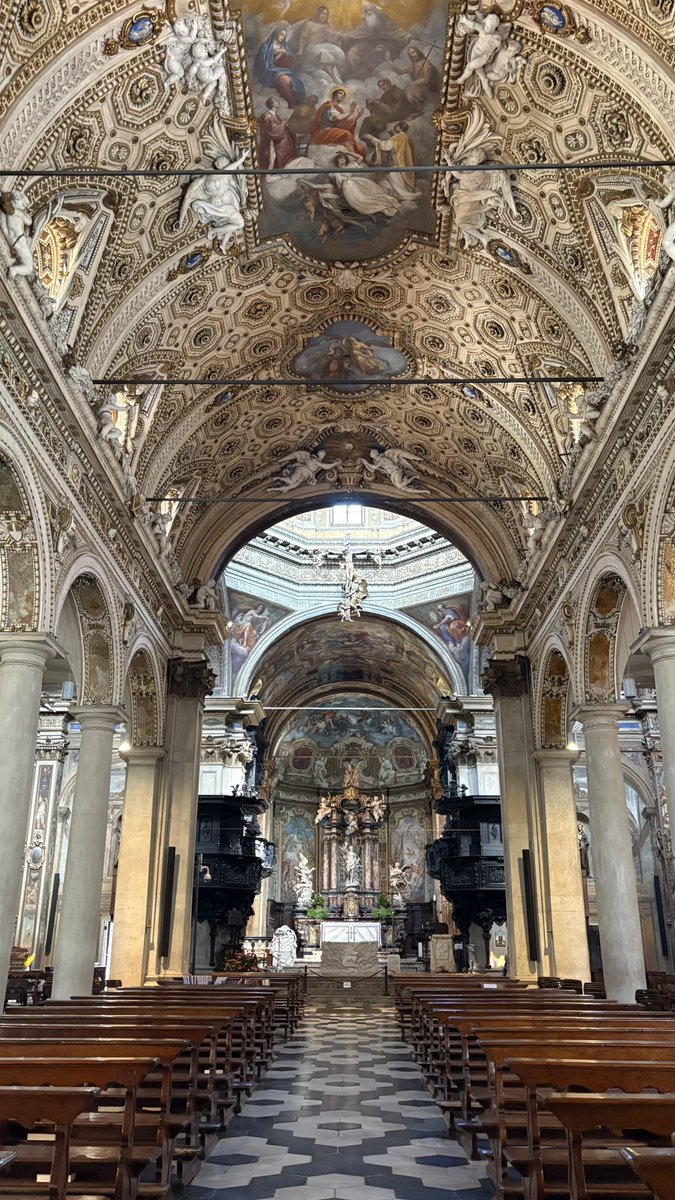 kitchendriver's tweet photo. Day4
10年以上来れてなかった🇮🇹
前回はローマだったのでそのイメージしかなかったけど、北の国境近くの街はまた少し雰囲気が違って面白い。 https://t.co/ILlwOsPReK