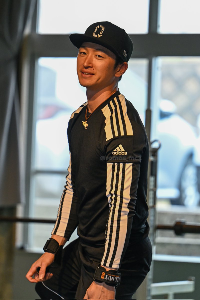 tamae_sport's tweet photo. 実戦復帰らしいので近本光司さんのオフショット置いときますね
#近本光司 https://t.co/PmDgMGZQKt