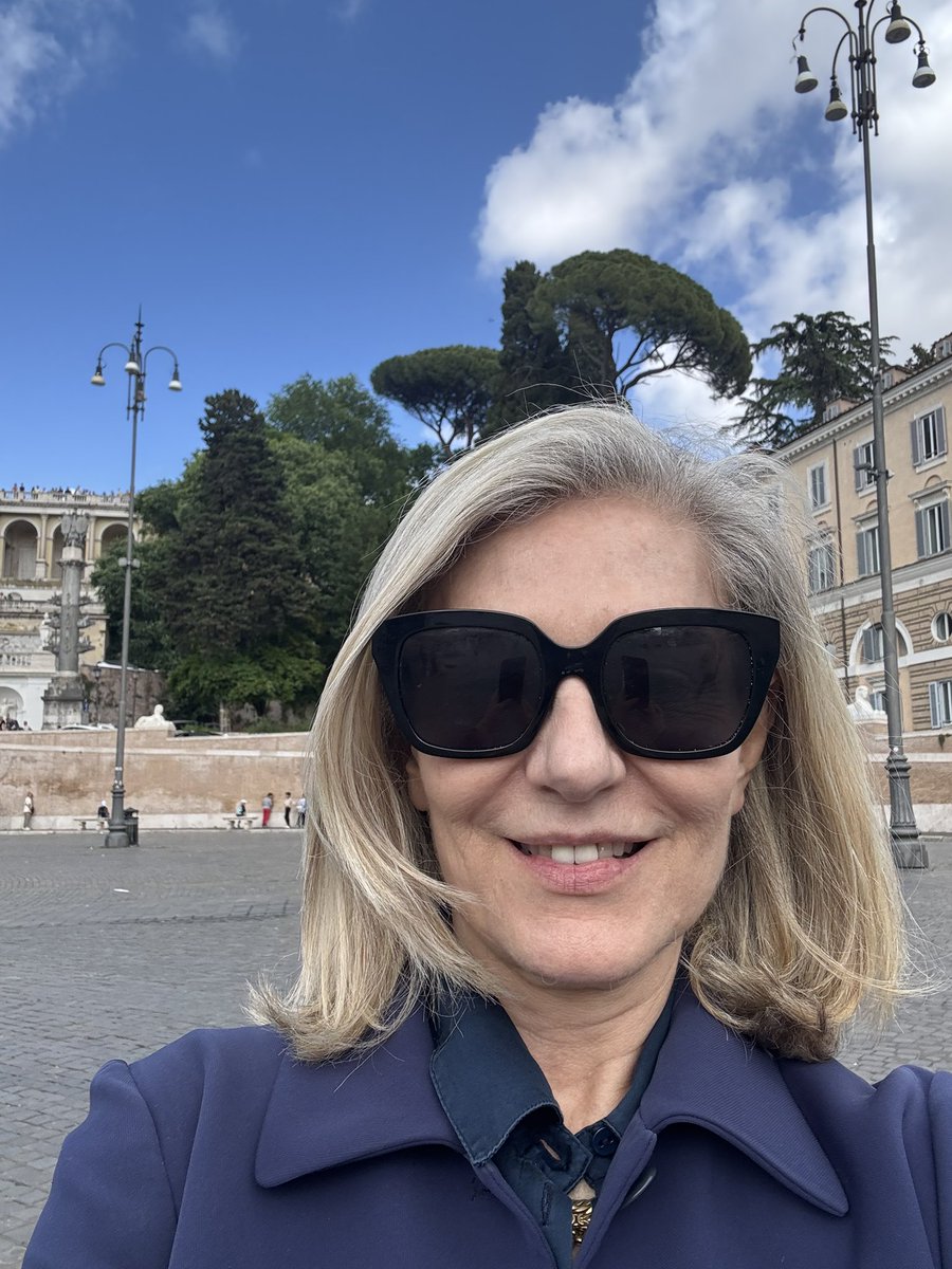ElenaBasileIT's tweet photo. Già #Trump umilia la #Meloni

La sua verità è eversiva

Piace al popolo MAGA

È anarchica

Mostra l' ipocrisia dei burattini nostrani

Perchè lo fa?

1) è un bullo maschilista fascistoide ( ma risulta simpatico)

2) non teme l' Italia che conta poco e ha il risparmio a Wall Street

3) perchè i comportamenti della #pdc sono stati giri di valzer tra destra trumpiana e stato profondo dei DEM dei @EmmanuelMacron @_FriedrichMerz @UE

Con poca dignità ha cercato di ingraziarsi #Trump negli incontri multilaterali

Mi vergogno di questi politici e di questi giornali che hanno spinto l'Italia a inginocchiarsi ovunque a #Bruxelles come a #Washington

Naturalmente i politici si inchinano ciascuno col proprio stile

Quello della Meloni?
No comment!

#Russia
#GazaGenocide‌
