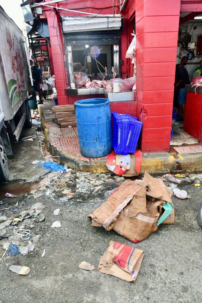 REDSOCIALCODI's tweet photo. Insalubridad extrema ahoga al mercado de Los Mina

En esta nueva entrega de panorama fotográfico, visitamos dos de los principales mercados del municipio Santo Domingo Este, para conocer de cerca las condiciones en que operan y el entorno que ofrecen tanto a comerciantes como a visitantes.

https://t.co/uxFBDRszuK