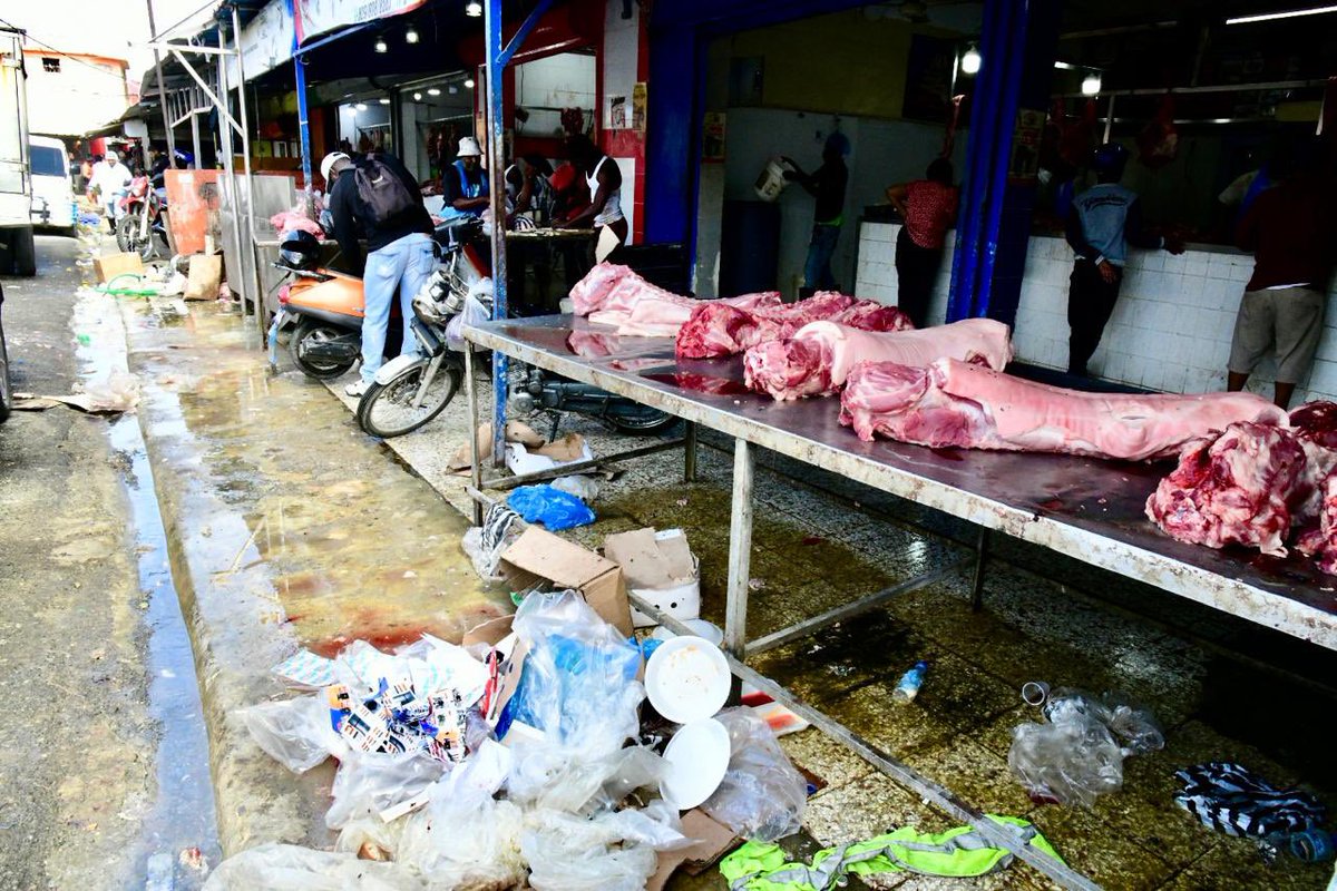 REDSOCIALCODI's tweet photo. Insalubridad extrema ahoga al mercado de Los Mina

En esta nueva entrega de panorama fotográfico, visitamos dos de los principales mercados del municipio Santo Domingo Este, para conocer de cerca las condiciones en que operan y el entorno que ofrecen tanto a comerciantes como a visitantes.

https://t.co/uxFBDRszuK