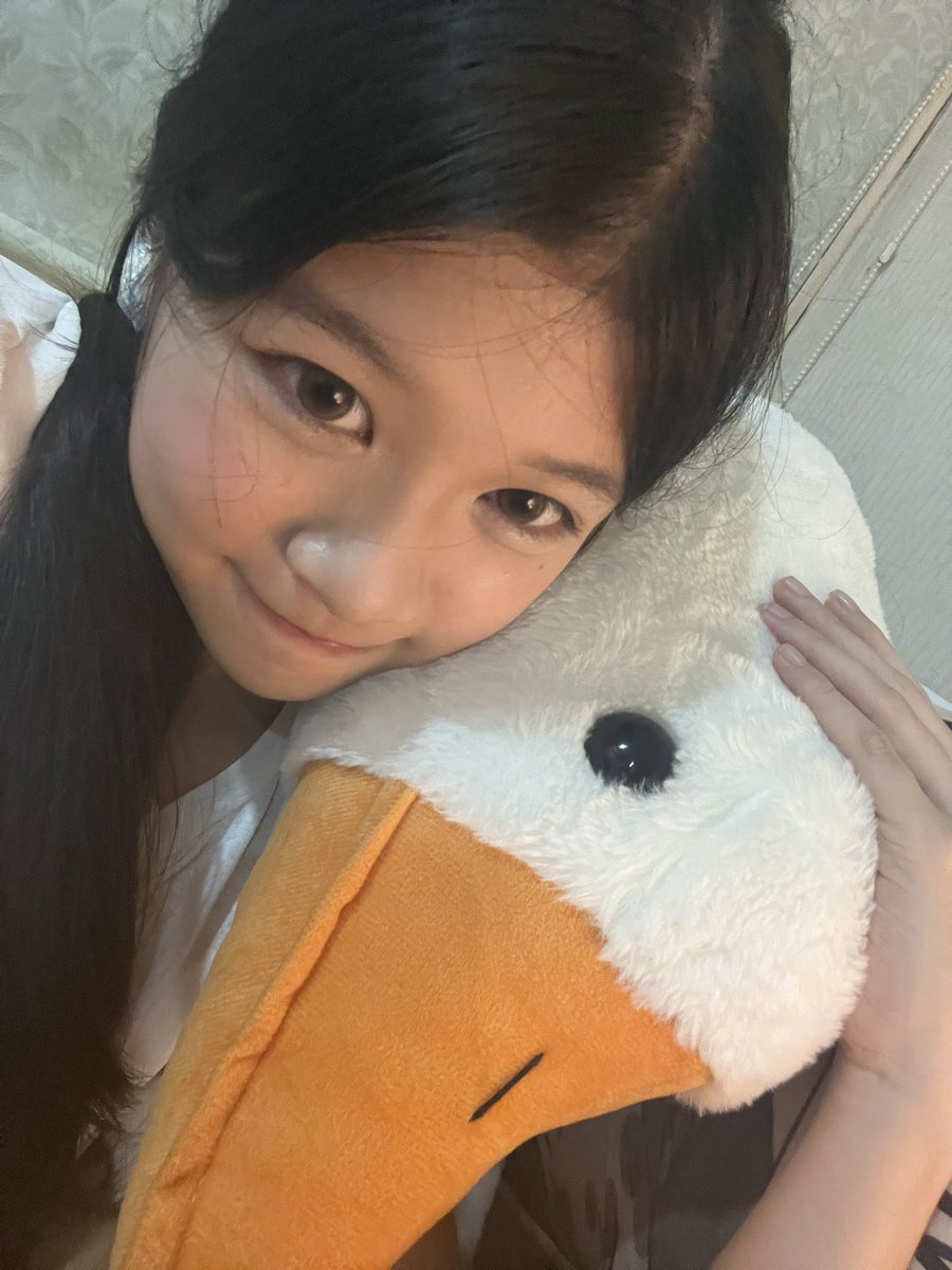 isabel_klp48's tweet photo. thank you for joining my first live🫶🏻🥲
hope I get to see u all in next live and my phone stand will stop falling😭😭😭 https://t.co/TxRN6jmHg7