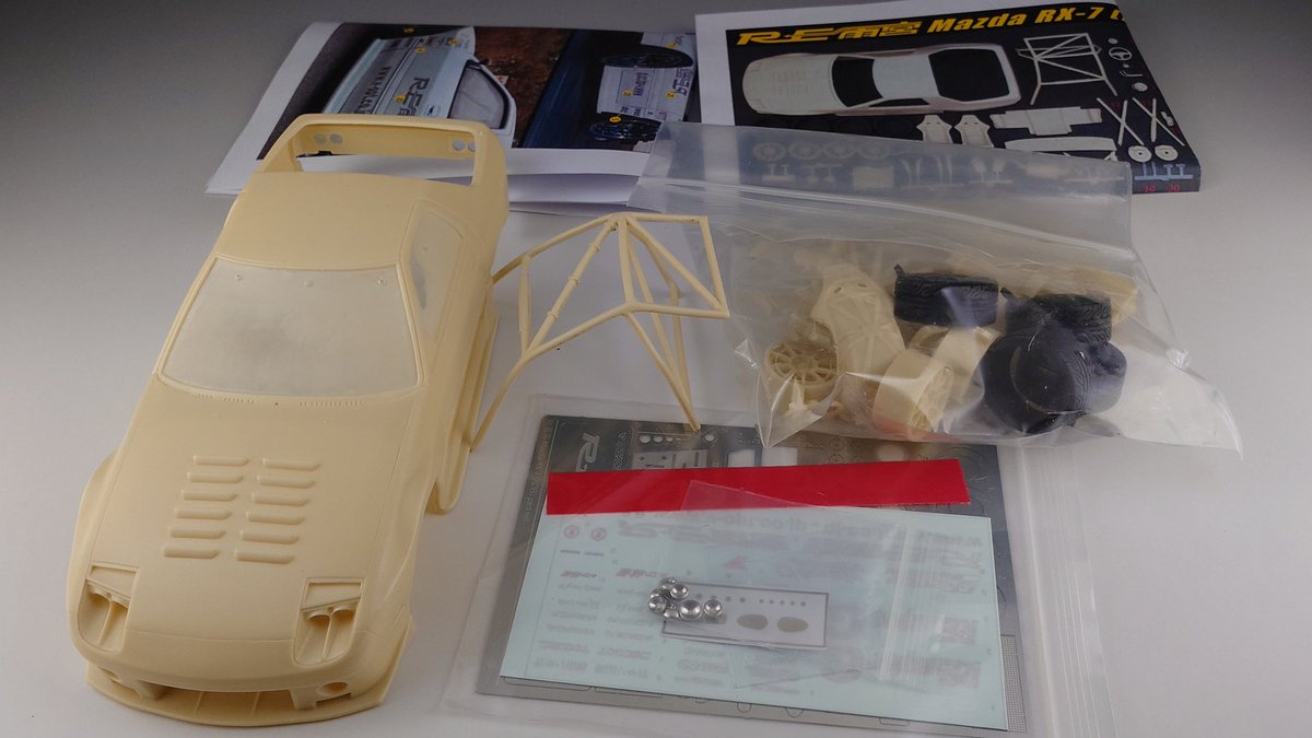 somtakapi's tweet photo. ボディ丸ごと入ってるので組みやすく、デカールや内装部品も揃っていて良いキットだと思います。＃Zoomon https://t.co/X6cuRkRm0T