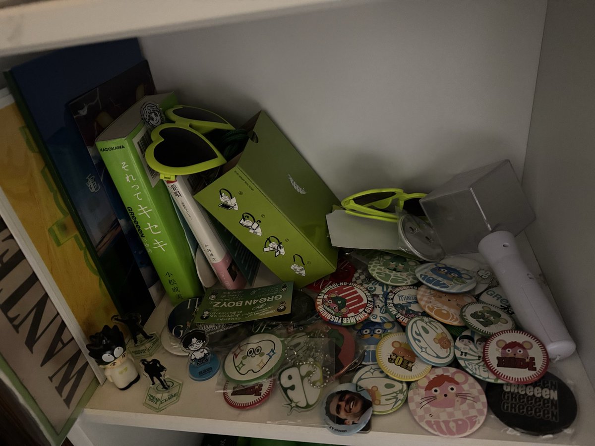 GReeeeN_2990's tweet photo. GReeeeN（GRe4N BOYS）のグッズ整理したくて、、まとめて中古で買い取ってくれる方いますか🥹
昔のグッズとかも沢山あります(_ _).｡o○
缶バッチ言っていただければ全てお見せします💚
#GReeeeN#GRe4N BOYS https://t.co/0yo1pVmCG0