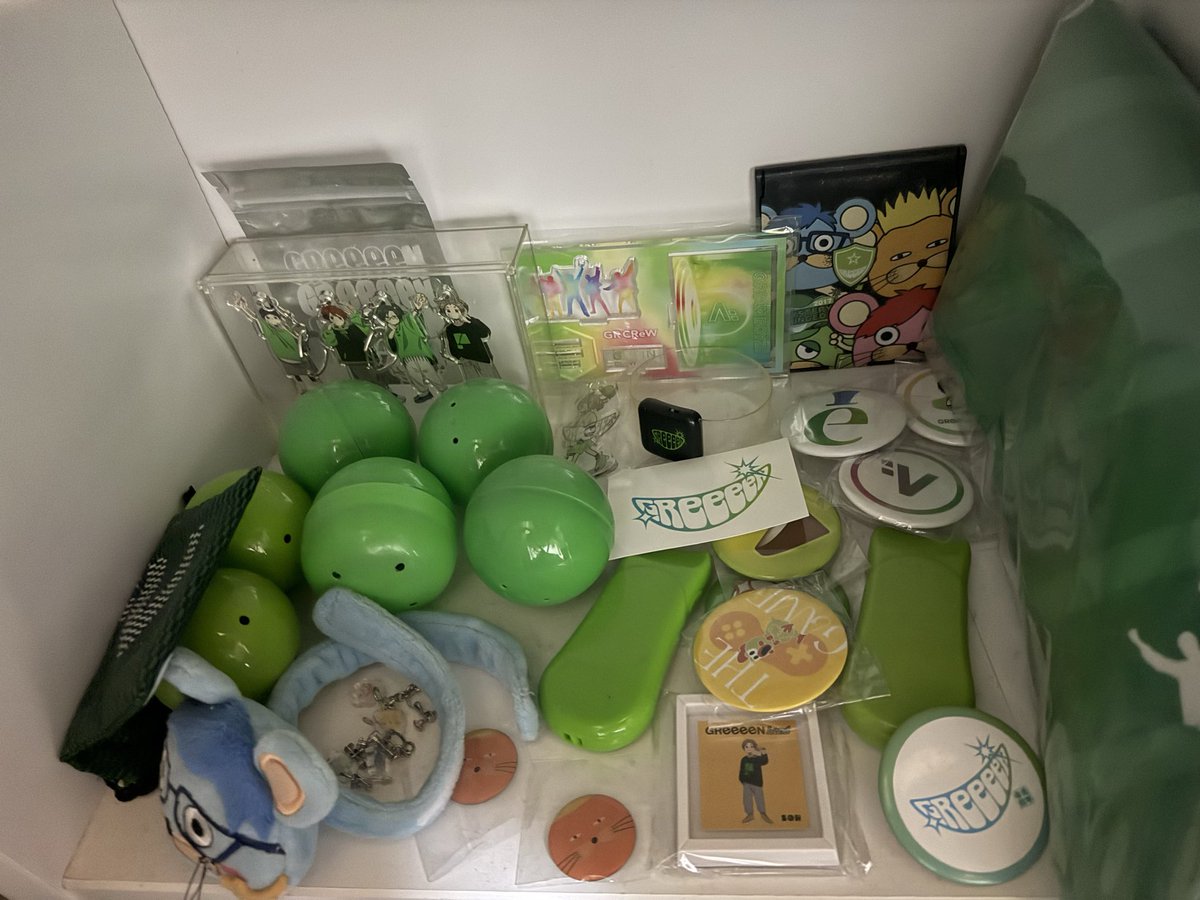 GReeeeN_2990's tweet photo. GReeeeN（GRe4N BOYS）のグッズ整理したくて、、まとめて中古で買い取ってくれる方いますか🥹
昔のグッズとかも沢山あります(_ _).｡o○
缶バッチ言っていただければ全てお見せします💚
#GReeeeN#GRe4N BOYS https://t.co/0yo1pVmCG0