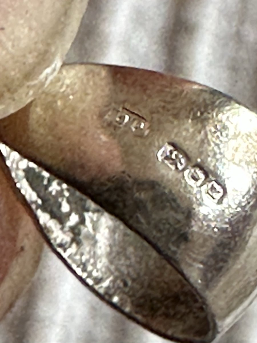 Vintage0Antique's tweet photo. Check out Large #Hallmarked #Sterling #Silver Hand Engraved #Christian #Cross Hollow 6cm 9.5g https://t.co/Z9xGRLh5wU #eBay via @eBay_UK https://t.co/LQ3elccEBs