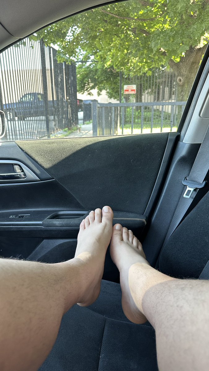 DiegoMFeet's tweet photo. Had to let them breathe in this hot summer day😉

#feet #foot #footfetısh #cruising https://t.co/5zXRnnoXlM