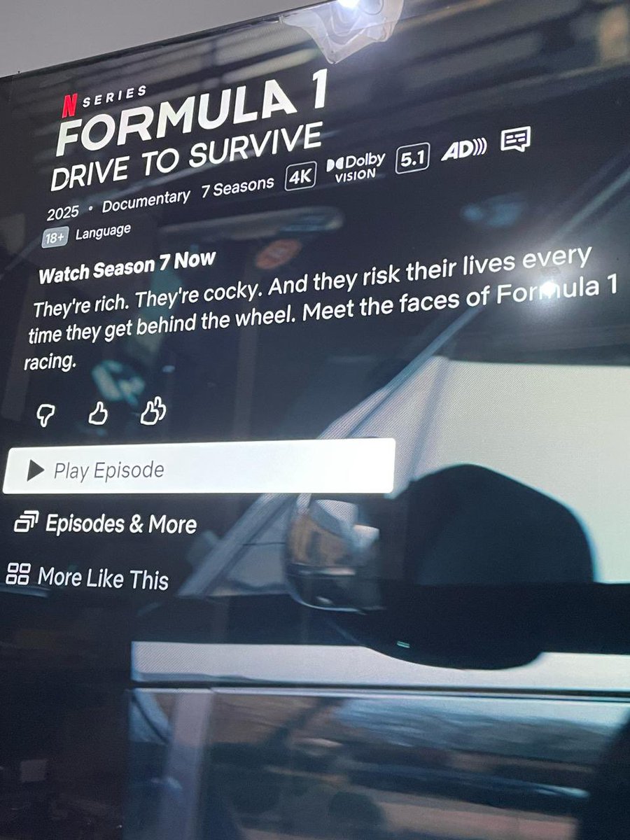 sanrieo's tweet photo. @muncorner aku waktu itu nonton drive to survive adaa di netflix (ada juga yang versi tahun 2024 nya 6 season pokoknya ada leclerc pakai baju putih lagi duduk) https://t.co/vkCGCn6A5I