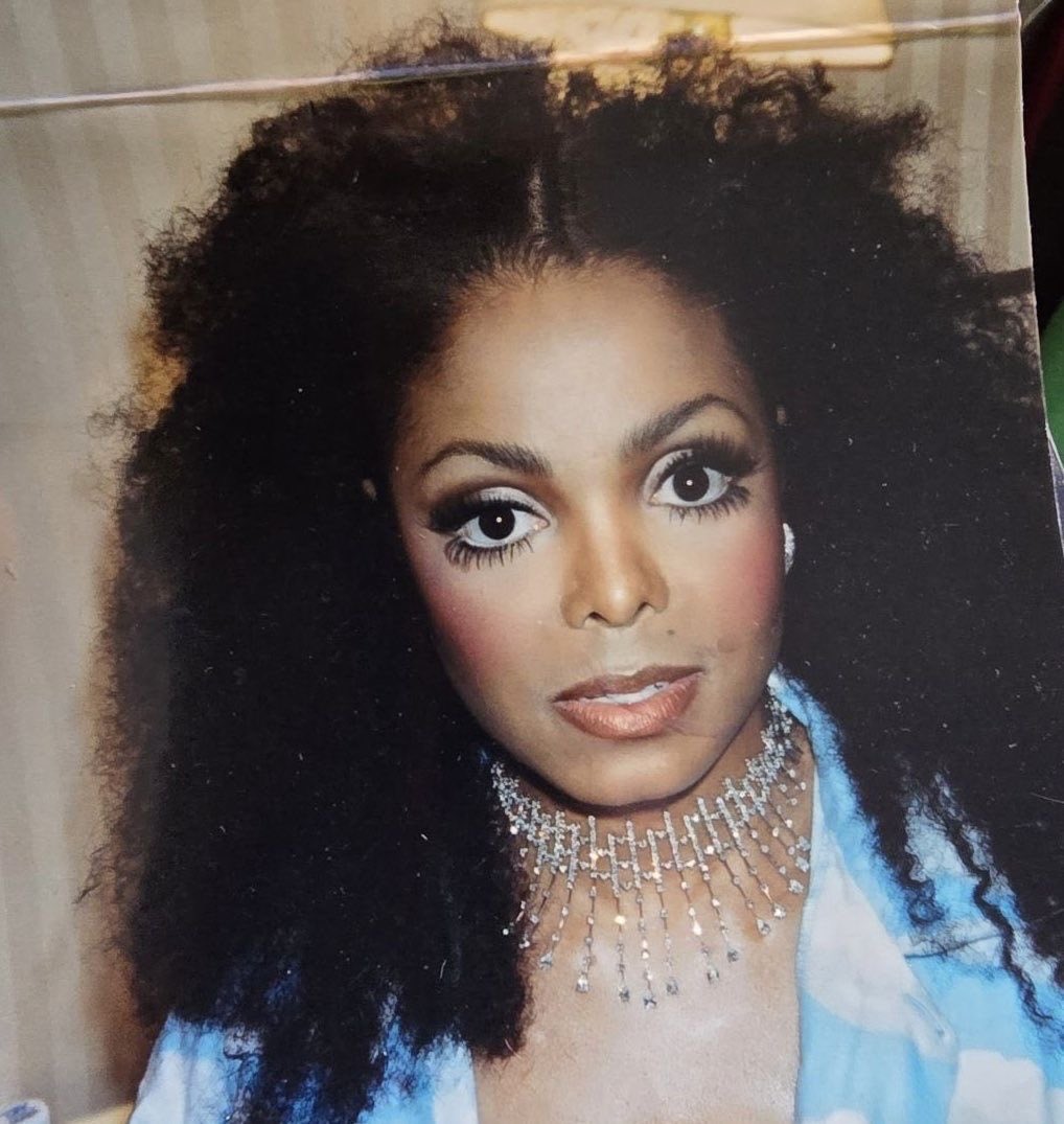 pyttmj's tweet photo. “me and Janet really are two different people” https://t.co/A0cVZExTck