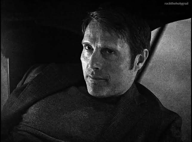 poeticsword's tweet photo. It feels that Hannibal hides his deepest emotions (love), contains them, because they are so strong. When he lets them out - destruction ensures. Either of his own self preservation or of the lives of others. https://t.co/zLDDmfQLY7