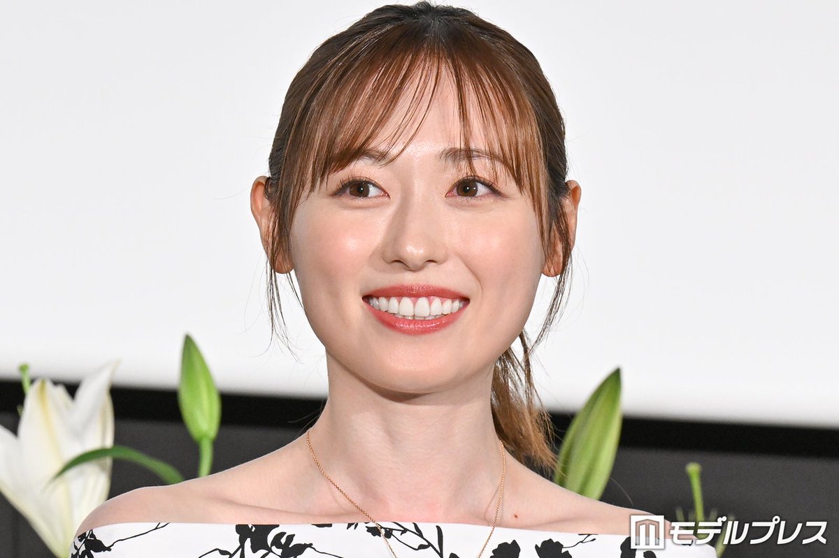 modelpress's tweet photo. 福原遥、大物女優と初共演に感激
「自分にとって一生の宝物」💭

映画「あの星が降る丘で、君とまた出会いたい。」完成披露試写会・“百合プレミア”
https://t.co/olsqJ6AsU4 https://t.co/kscE2eOUOJ
