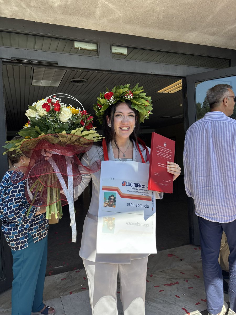 xwaterice's tweet photo. I graduated! officially a doctor in medicine and surgery 🎓🩺 110/110 cum laude ✨ https://t.co/U5OgJVVTwa