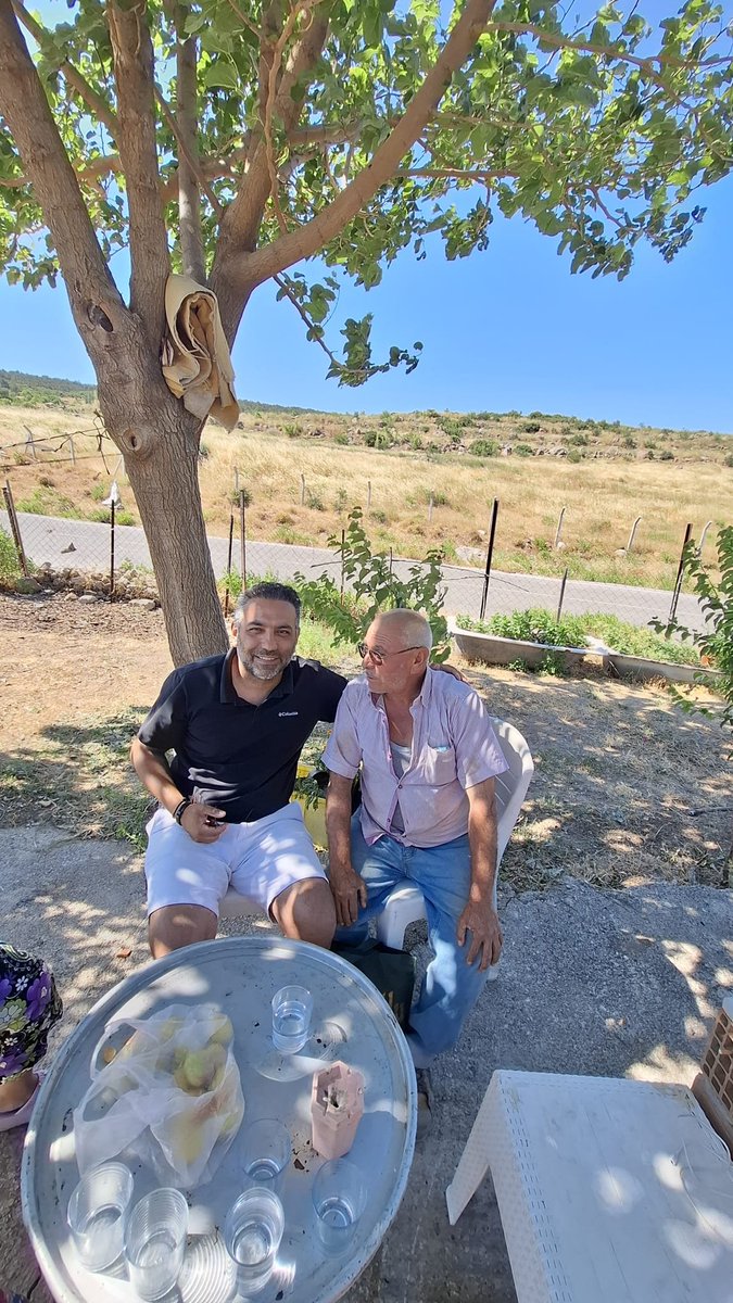 Ebuhamza22's tweet photo. @bornovabld nin otizmli evladı bulunan Mustafa dogrudil adli çiftçimize evi ve kumesine 5 milyon 671bin tl ceza yazması ardından Mustafa amca bugun kendi barindigi evini yikmak zorunda bırakıldı #8MilyonEveYapıKayıt @GaffarYakinca @murat_kurum @elifesendeva @Semamarasli @haciykk https://t.co/YdetjEvp2X
