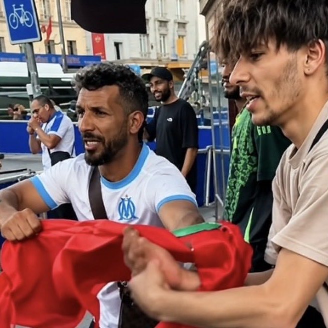 MoroccoIntel's tweet photo. 🇫🇷🇲🇦🇩🇿| L’ambassade du Royaume du Maroc 🇲🇦 en France 🇫🇷 CONDAMNE avec la « plus grande fermeté » et PORTE PLAINTE suite aux « événements graves et inacceptables » ayant eu lieu samedi au quartier des 4 Chemins à Aubervilliers.

Une bande de CLANDESTINS ALGÉRIENS 🇩🇿, par ailleurs impliqués dans divers trafics, avaient volé et brûlé des drapeaux du Maroc 🇲🇦 après avoir harcelé et insulté "d'animaux" des femmes et enfants marocains.