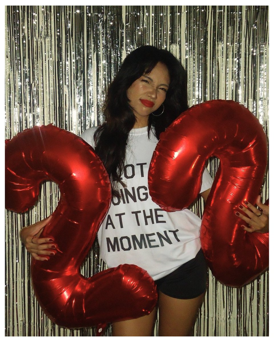 hotmessjunk's tweet photo. i don’t know about u, but i’m feeling 22 https://t.co/ikOCC5QXrs