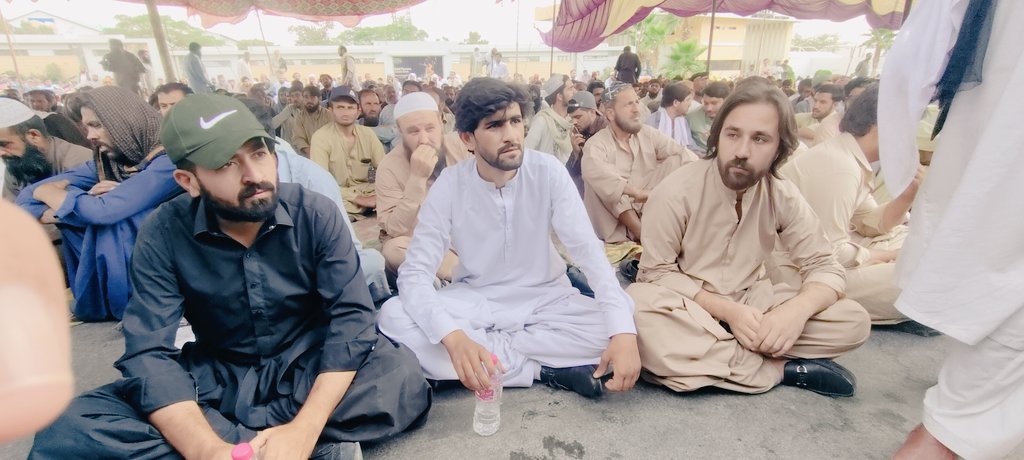 NSM_Bal's tweet photo. نیشنل سٹوڈنٹس موومنٹ کے ساتھی کوئٹہ کینٹ کے سامنے دہشتگردی کے خلاف احتجاجی دھرنے میں شریک ہیں، سیاسی جماعتوں، سماجی تنظیموں، قبائلی عمائدین اور طلباء رہنماؤں کے مشاورت سے آئندہ لائحہ عمل طے کیا جائے گا https://t.co/VbBjXtD3Yf