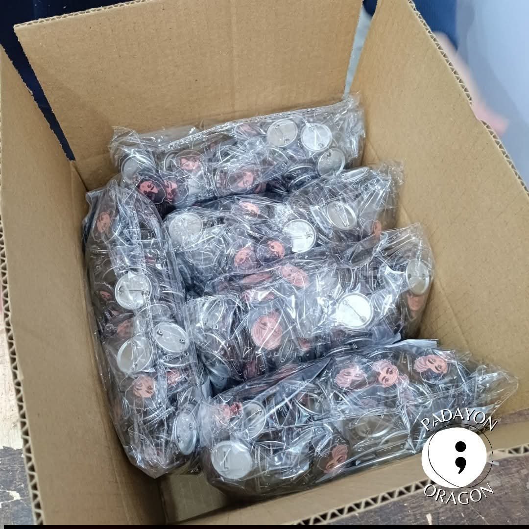 _s0ulrealm's tweet photo. sharing these 1,500 pins i made for a'tin new zealand last nov 2025. 

if naghahanap po kayo ng supplier for con freebies, i hope u consider to commission me po. as a breadwinner, it will be a very big help!! 😅🙏🏻 

link: https://t.co/skJKgUH4jz…

@SB19Official https://t.co/yCCexk4GQe