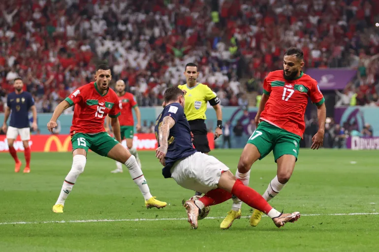 AdMeghribi's tweet photo. 🔴 مواجهة المغرب 🆚 فرنسا تعيد للأذهان الظلم التحكيمي في نصف النهائي الماضي بـ #قطر ، وركلة الجزاء الواضحة التي لم يُكلف الحكم نفسه حتى عناء مراجعة الـ VAR 📺❌

🟢 اليوم، مطلبنا واضح وصريح: تحكيم عادل ونزيه يعطي كل ذي حق حقه. ⚖️
⛔️No to refereeing injustice againt Morocco⛔️

ثقتنا لا حدود لها في "أسود الأطلس" لتقديم مباراة بطولية تليق بمكانتهم.. والتحكيم تحت المجهر 🇲🇦🦁👀
#Maroc #Morocco #France #FIFAWorldCup 
@fifaworldcup_ar @FIFAWorldCup 
#المغرب_فرنسا #أسود_الأطلس #ديما_مغرب