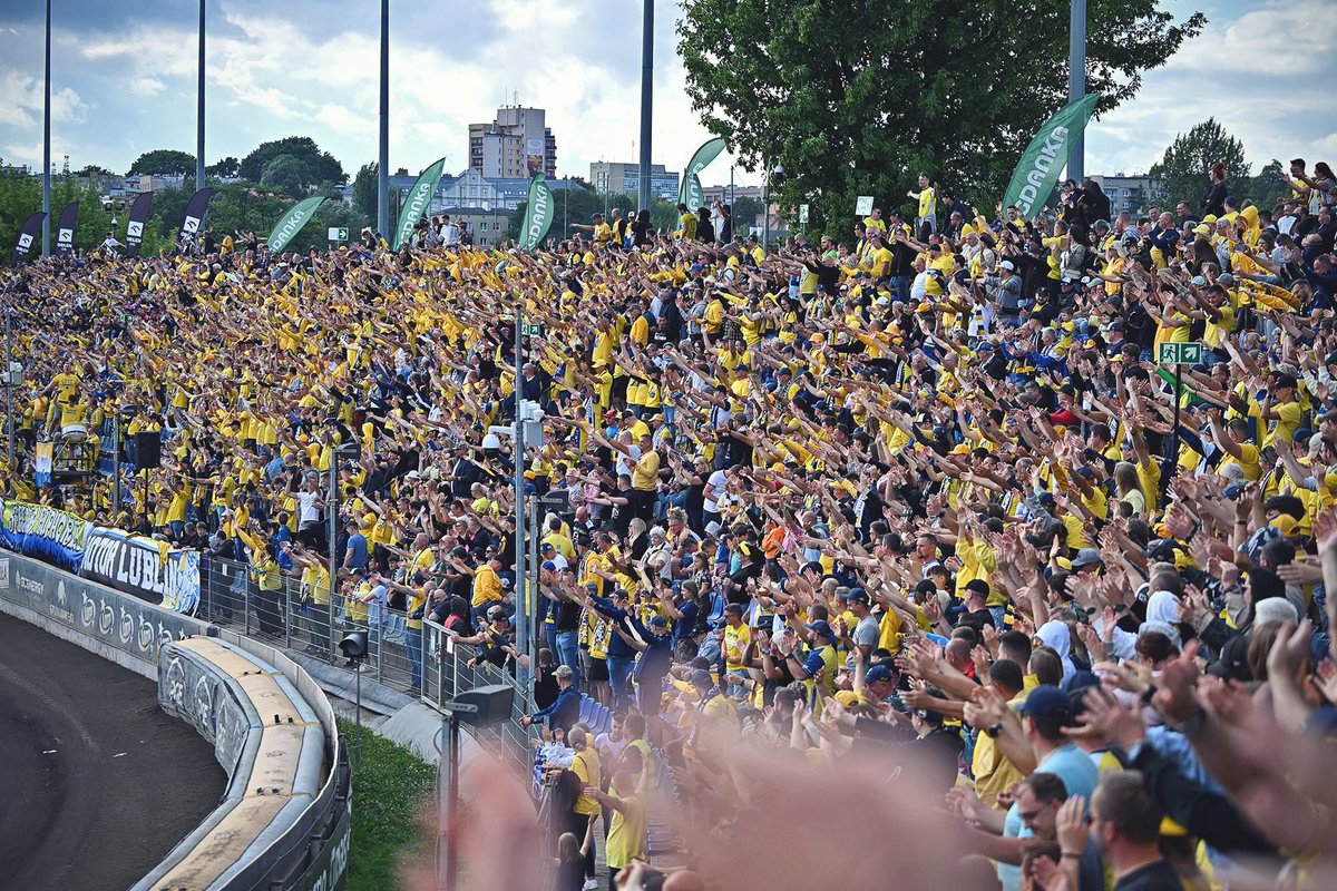motorlublinpgee's tweet photo. Ważne zwycięstwo. Ważny krok. 💛🤍💙

Galeria #LUBGOR 👉 https://t.co/HQHdSk48Kl https://t.co/RDTyBmH1h5