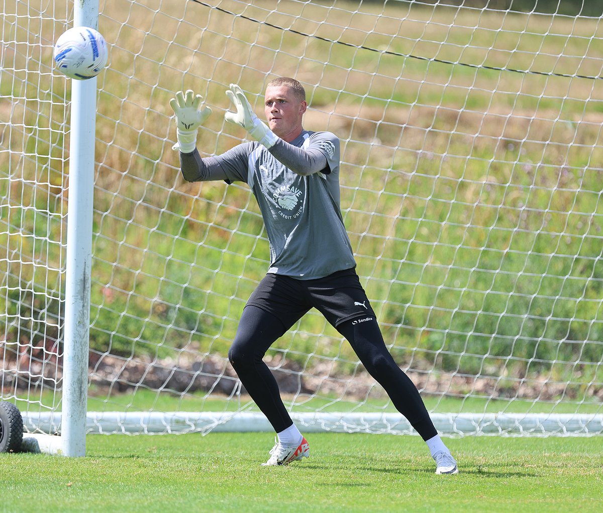 ntfc's tweet photo. 🧤 GK's putting in the work.

#ShoeArmy 👞 https://t.co/jMiaISfxma