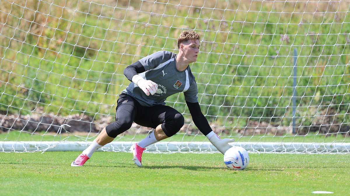 ntfc's tweet photo. 🧤 GK's putting in the work.

#ShoeArmy 👞 https://t.co/jMiaISfxma