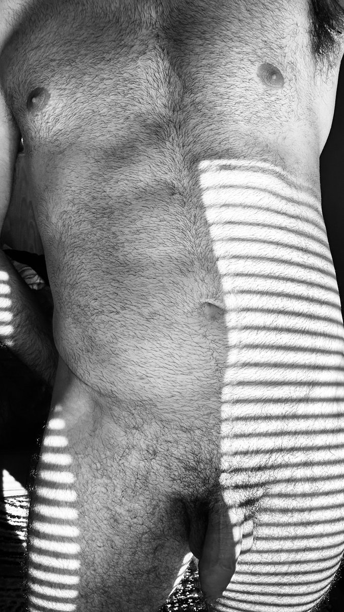 Gay57720745's tweet photo. Getting bolder #CHUDAİ https://t.co/BcToOM210j
