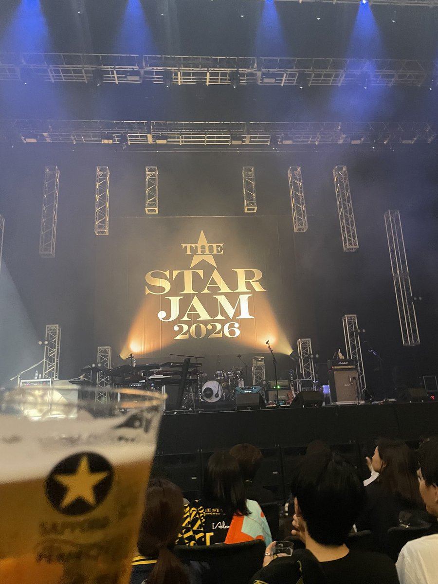 makarock99's tweet photo. ガーデンシアターでこの席良すぎて意味わからぬ！
ドロス×マカロニ

cityとLeaving Grapefruits... お腹いっぱい
マカロニちゃんもセトリ良きでした https://t.co/Xze8Hryb0K