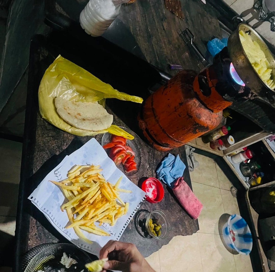 nnnnnnxox's tweet photo. Please do me a favour and share this, if 2 people can spare 25 we reach our goals, they live in a kitchen rn 🥲 https://t.co/5asVK44eom
