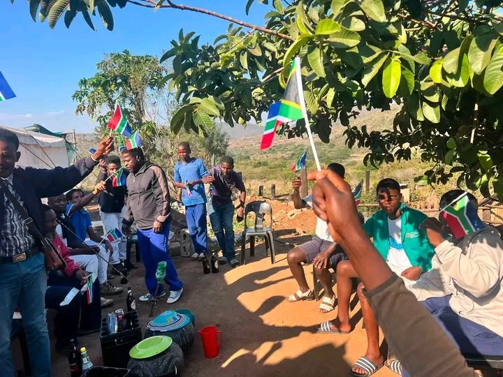 PhakelaMthakath's tweet photo. UMvelikuqala ukhona futhi weseka okuhle zikhathi zonke🤞🏾.

Anyone who has evidence should present it. 🇿🇦❤️👏🏾🧎🏽

As for me, here is my proof: day after day, I work for South Africa🇿🇦

Stay out of politics, it dividing us. futhi ibivele ikhona kuyoyonke leminyaka lezinkinga zenzeka.

Ibhunga Boys Bootcamp iyaqhubeka🇿🇦❤️.

Lelizwe Liyolunga Ngathi Siyizinsizwa 💪🏾🙌🏾.

Abahambe🇿🇦❤️👏🏾🧎🏽.