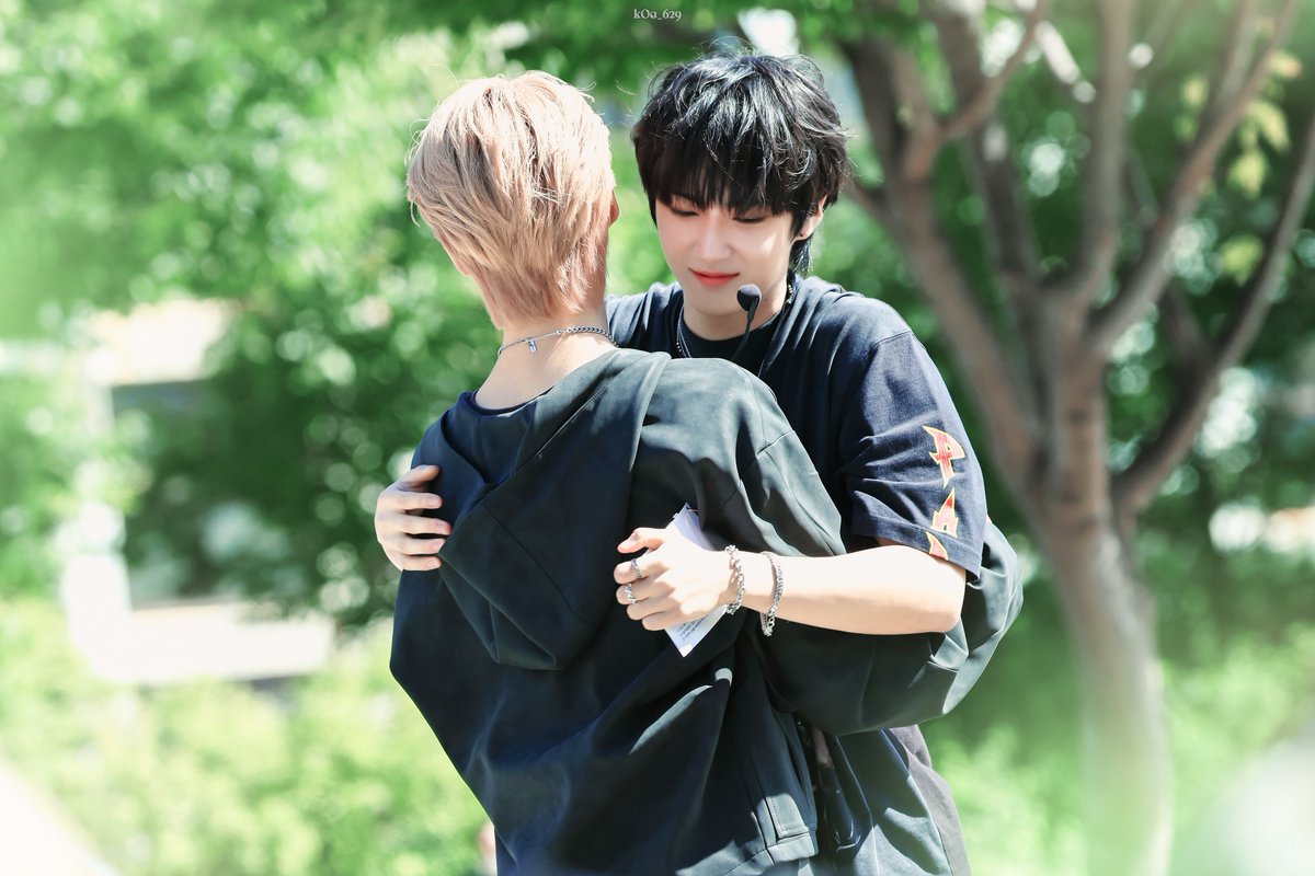 kOa_629's tweet photo. 𝟬𝟳𝟬𝟲 🐕 𝗛𝗔𝗣𝗣𝗬 𝗬𝗢𝗢𝗝𝗢𝗢𝗡 𝗗𝗔𝗬 🎤

#HappyHAYOOJOONDay
#하유준 #AxMxP 
#HAYOOJOON #에이엠피 https://t.co/RmpwDI1wRu