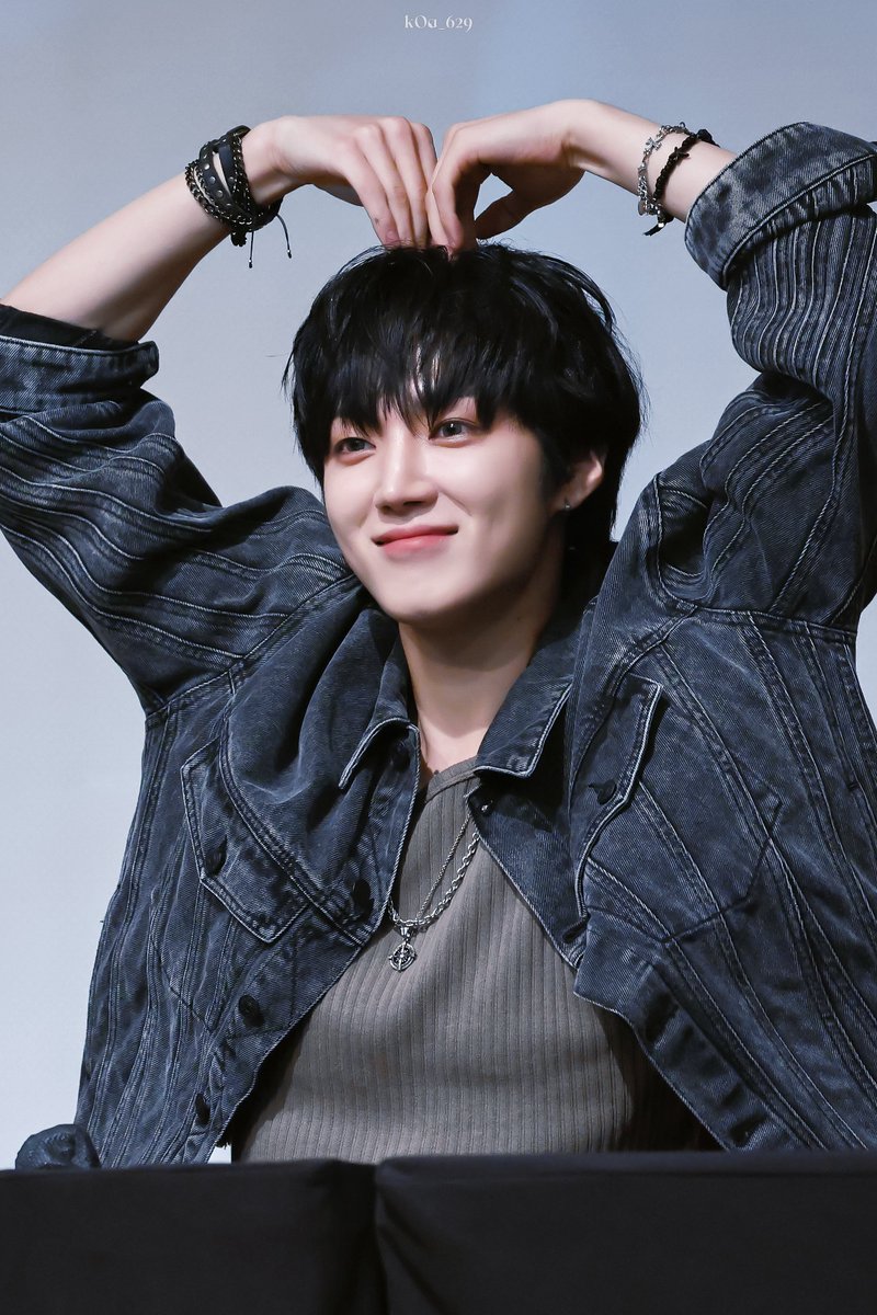 kOa_629's tweet photo. 𝟬𝟳𝟬𝟲 🐕 𝗛𝗔𝗣𝗣𝗬 𝗬𝗢𝗢𝗝𝗢𝗢𝗡 𝗗𝗔𝗬 🎤

#HappyHAYOOJOONDay
#하유준 #AxMxP 
#HAYOOJOON #에이엠피 https://t.co/RmpwDI1wRu