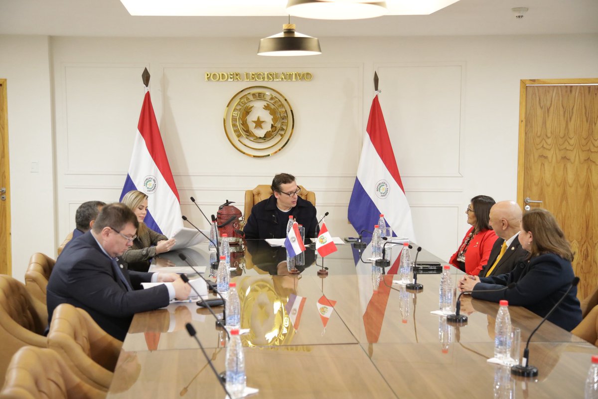 SenadoresPy's tweet photo. El sen. Juan Carlos Galaverna, presidente de la Comisión Parlamentaria de Amistad Paraguayo - Peruana, en compañía de miembros, recibe la visita oficial de una delegación de Congresistas de la República de Perú, integrantes de la liga Parlamentaria de Amistad Perú - Paraguay. https://t.co/aCSqu8hpKH